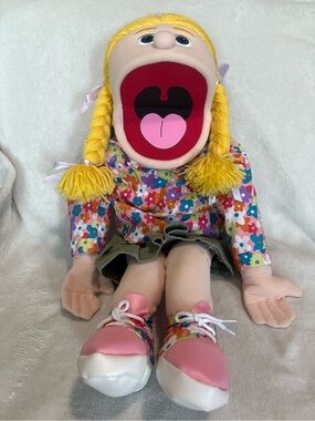 2018 Silly Puppets Cindy Peach Girl Pro Puppet  Full Body  Ventriloquist 25”